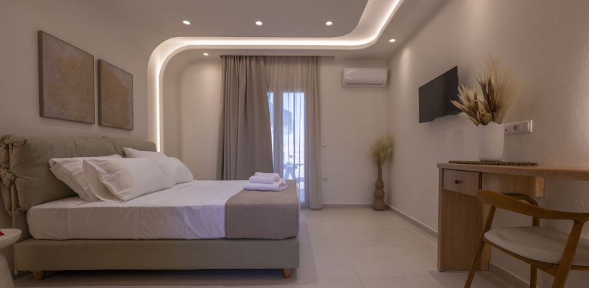 Suite – Side Sea View