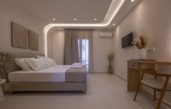 Suite – Side Sea View